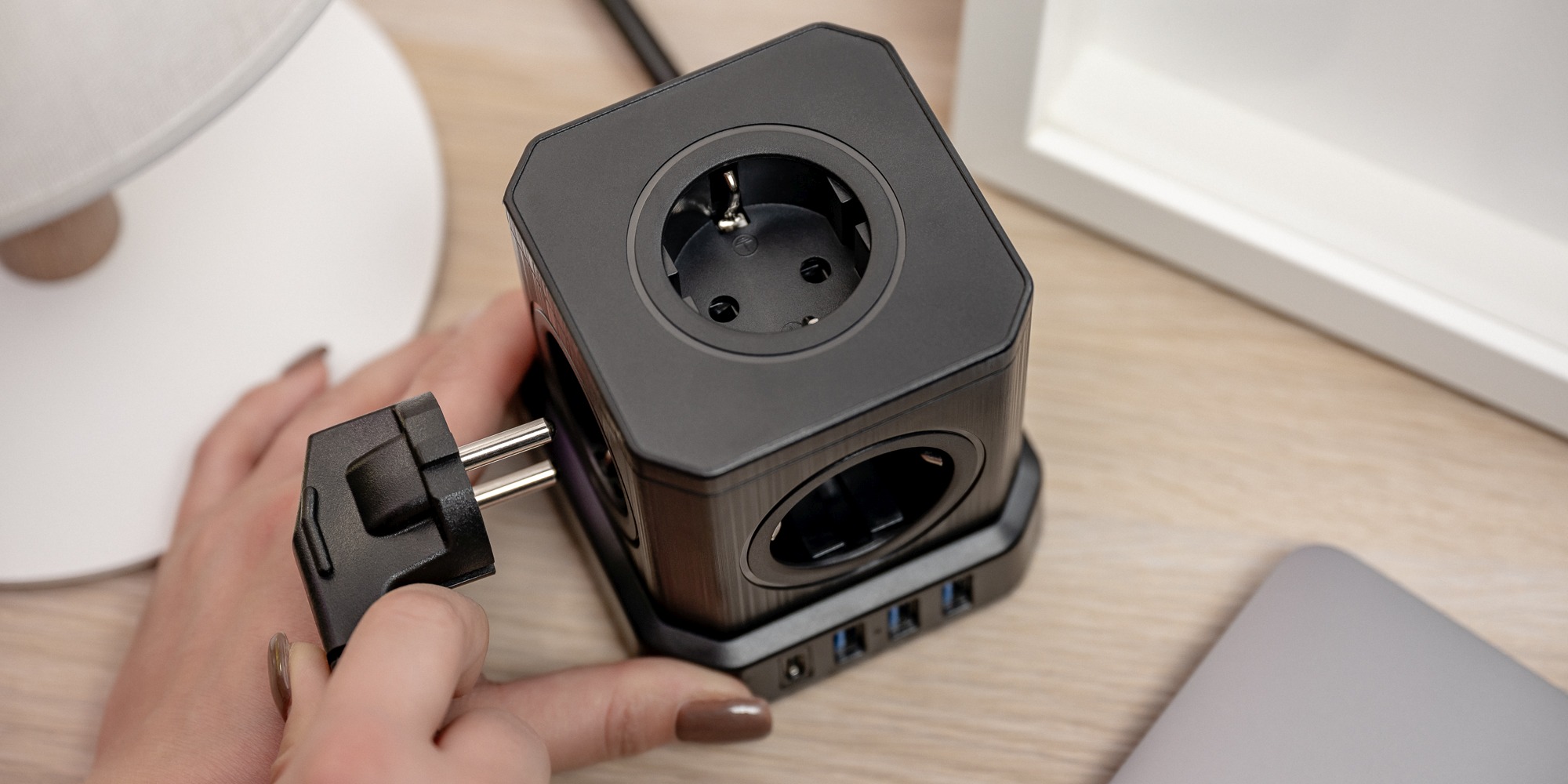 Newell-GaN-Power-Cube-9v1-černá-13